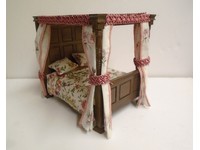dolls house four poster bed